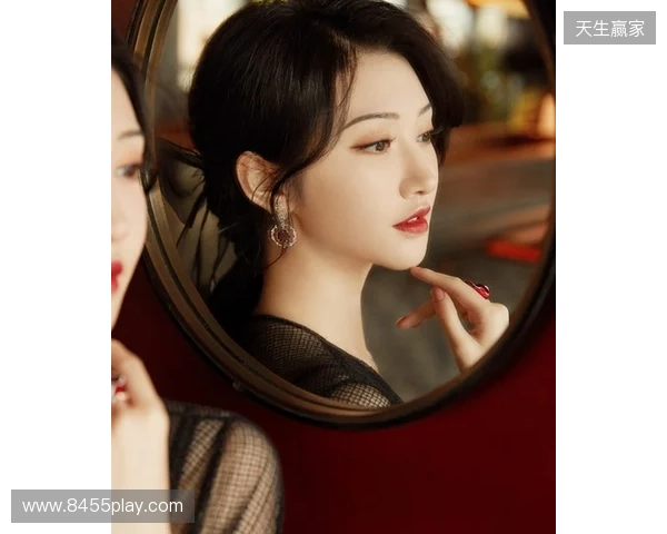 👀穿着热刺球衣！王钰栋与U22国足队友鲍盛鑫、蒯纪闻合影