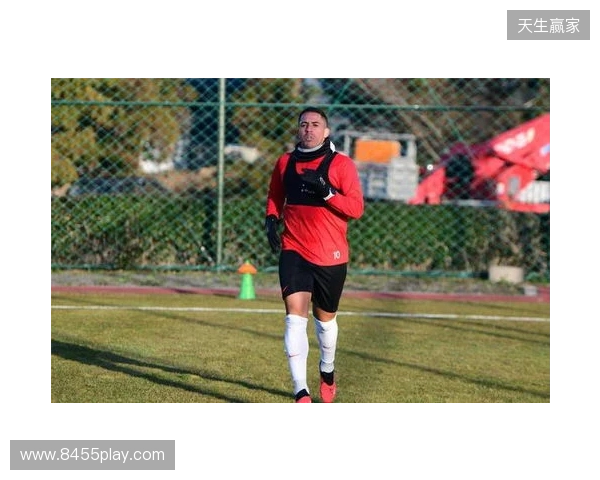 记者:韦世豪当蓉城队长并不意外 他和罗慕洛刘殿座携手带队前进 记者:韦世豪当蓉城队长并不意外 他和罗慕洛刘殿座携手带队前进