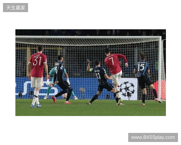 记者：因下赛季很大概率有欧冠踢，曼联想B费再至少留队1年