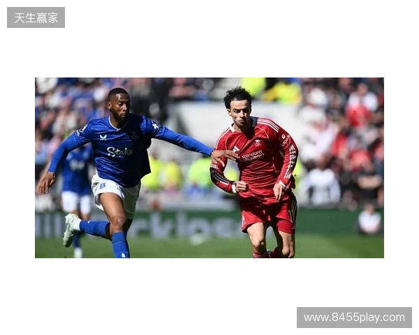 记者：琼斯正考虑结束16年红军生涯，维拉热刺国米有意